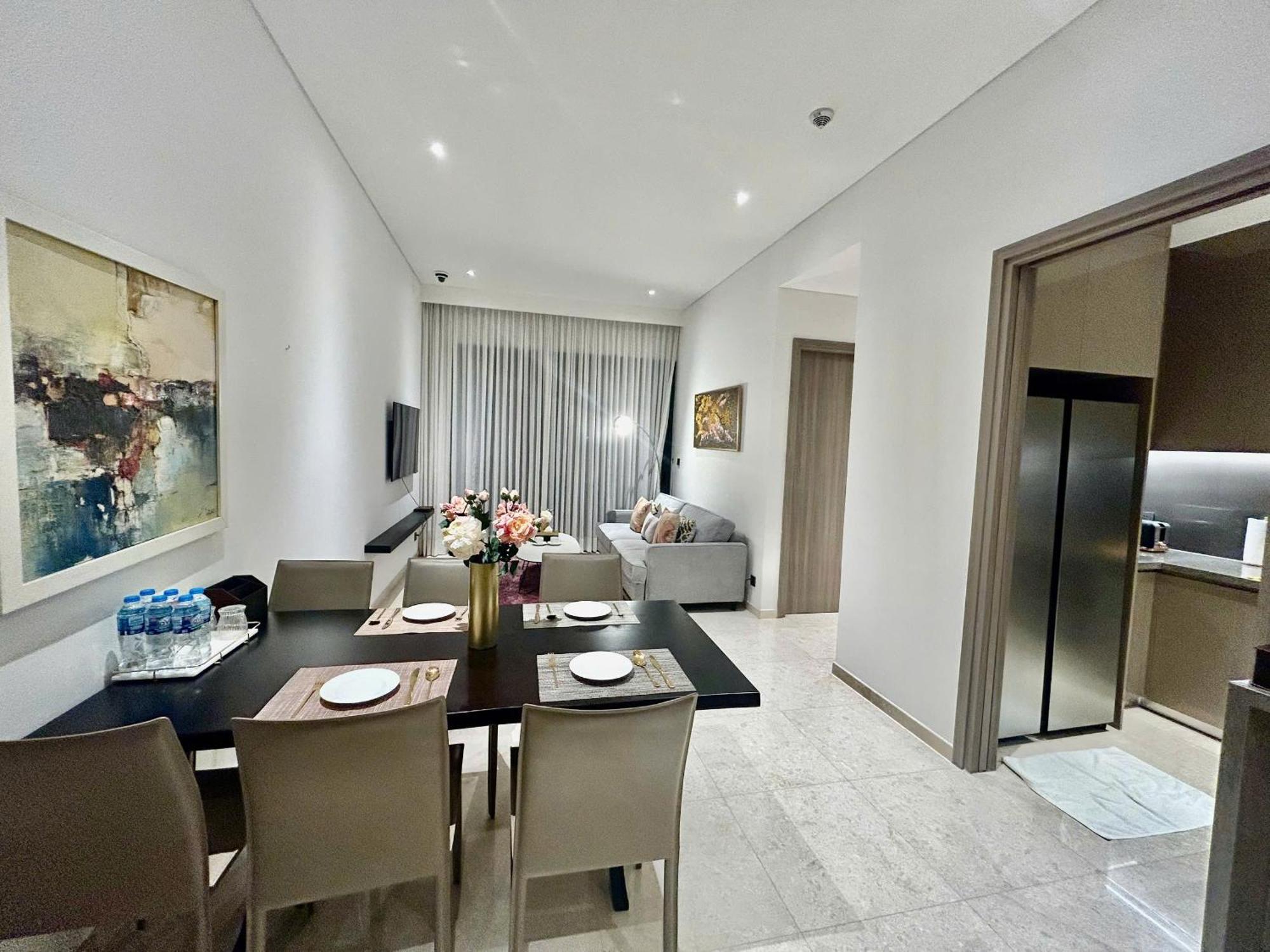 The Marq Three Bedroom- Free Tour Package 29b Nguyen Dinh Chieu St